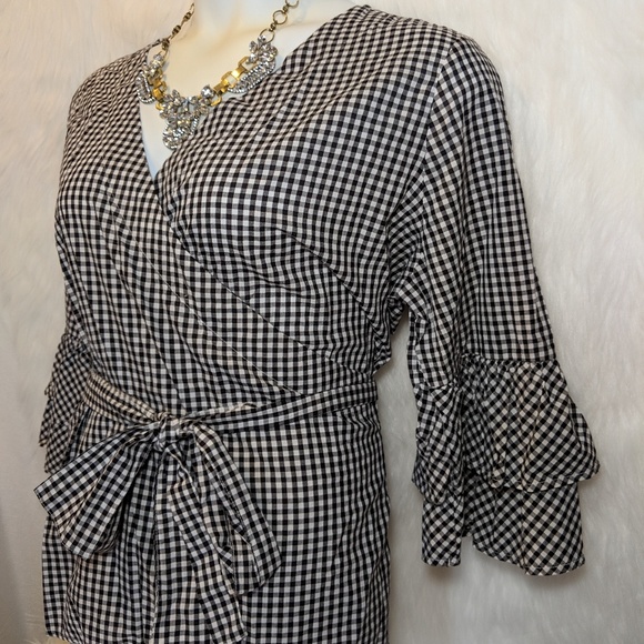 Beachlunchlounge Black & White Checker Wrap Blouse - Picture 4 of 8